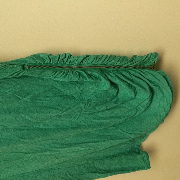 Form fitting teal dress - Picture 3 of 4